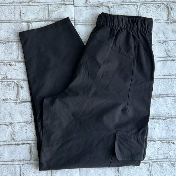 Lululemon Light Cargo Pant - Picture 3 of 8